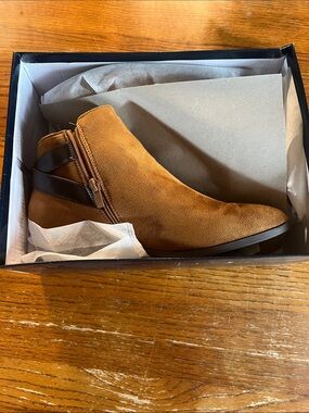 Women’s Suede Ankle Booties in brown with Side Zip